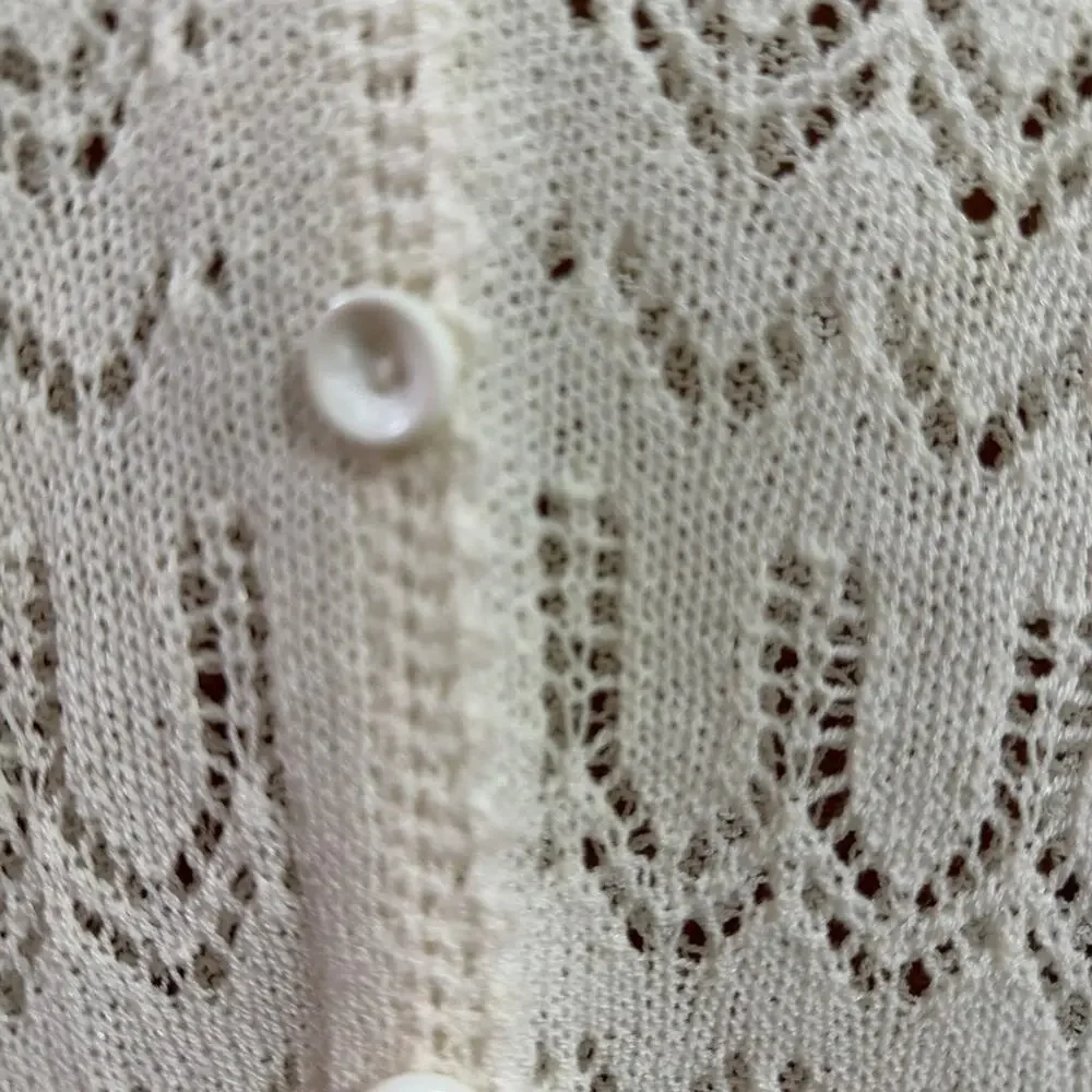 Beautiful vintage lace Cardigan Missing Size Tag! Measurements are a small! - Picture 2 of 4